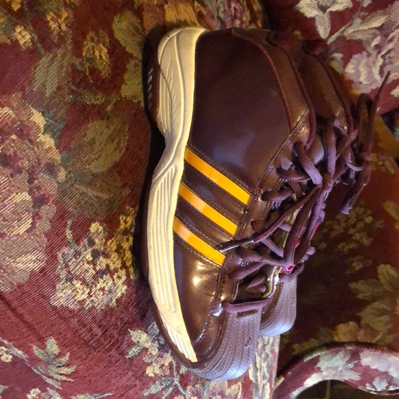 Adidas Basketball Shoe Size 6.5 Kids -8 Woman. - Picture 3 of 5